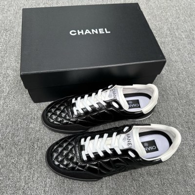 Кроссовки Chanel в стиле DLT с ромбовидной строчкой