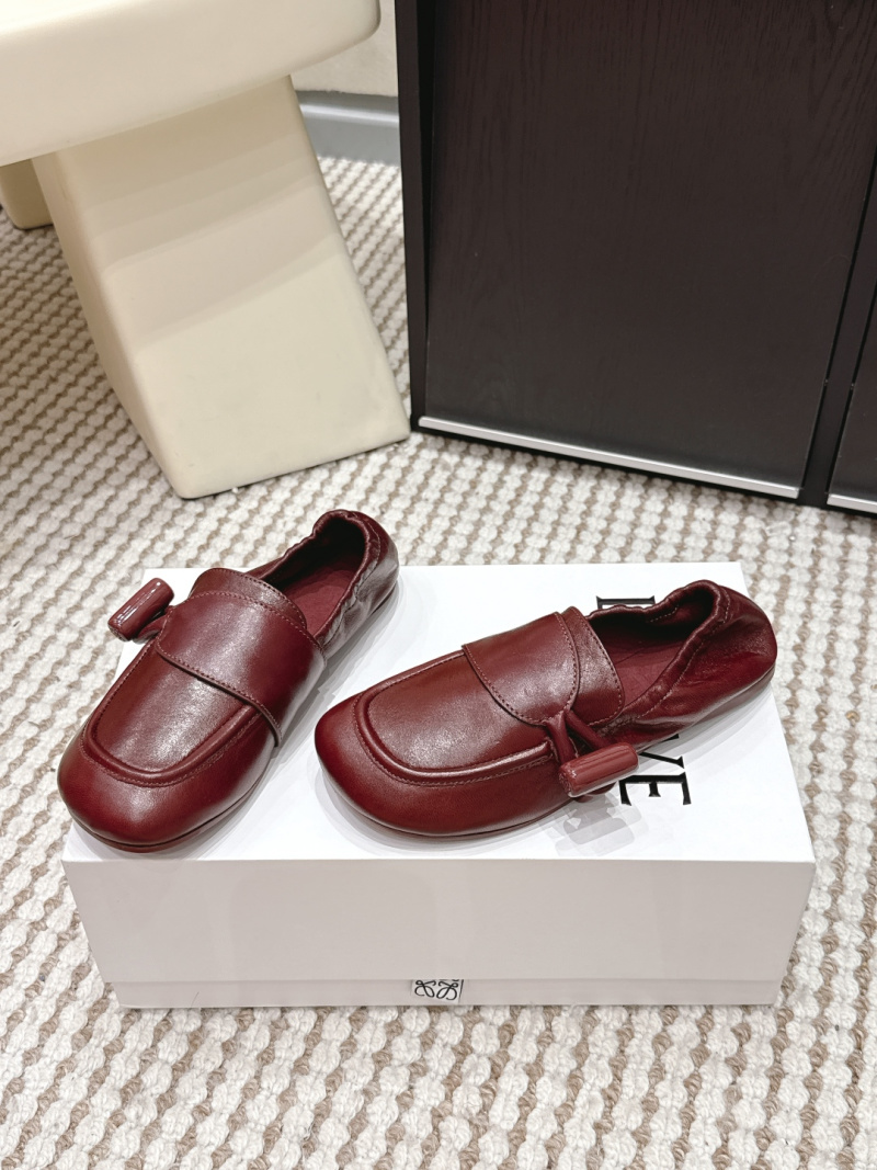 Классические женские лоферы из кожи цвета бордо Loewe