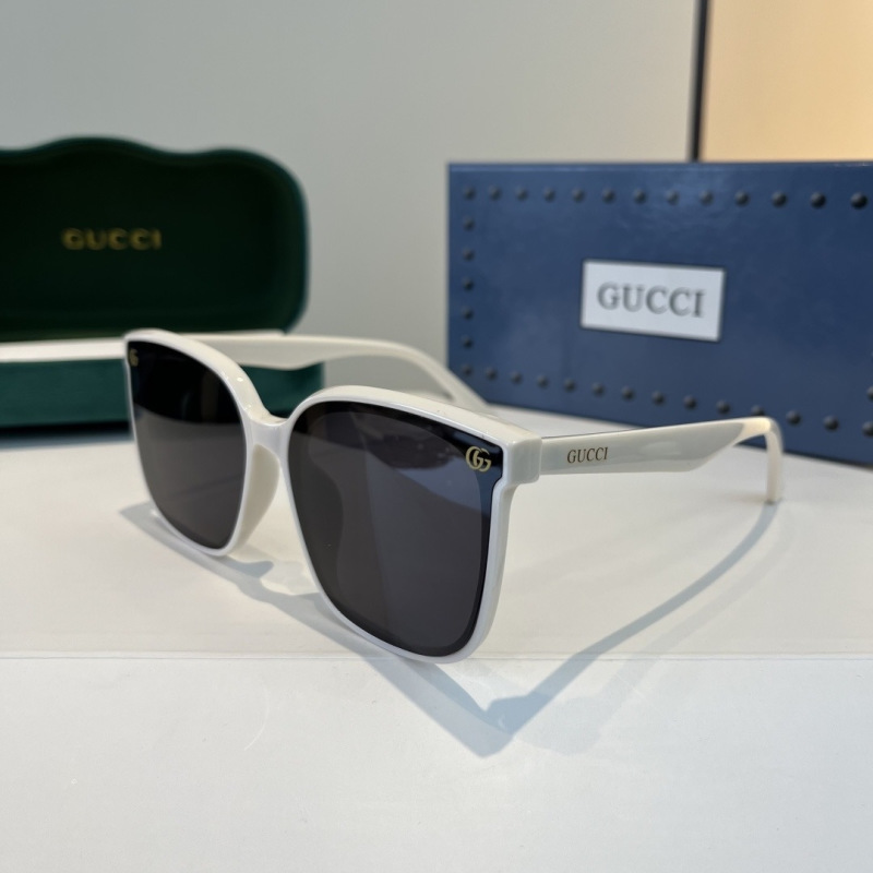 Солнцезащитные очки Gucci белые