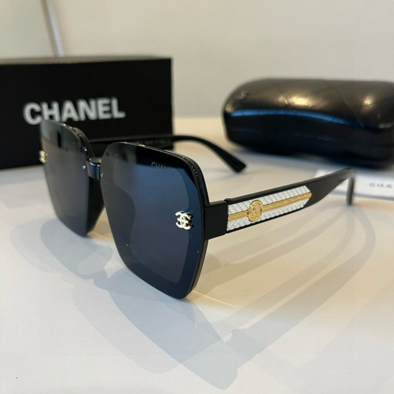 Солнцезащитные очки Chanel