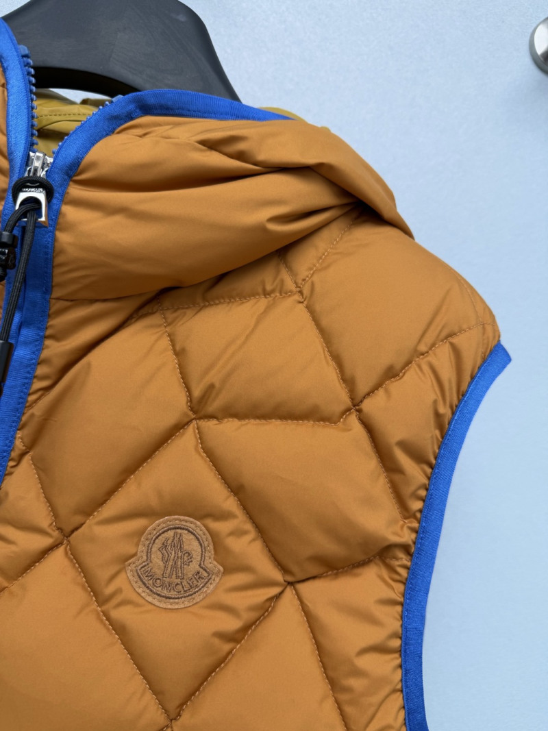 Жилет Moncler с логотипом