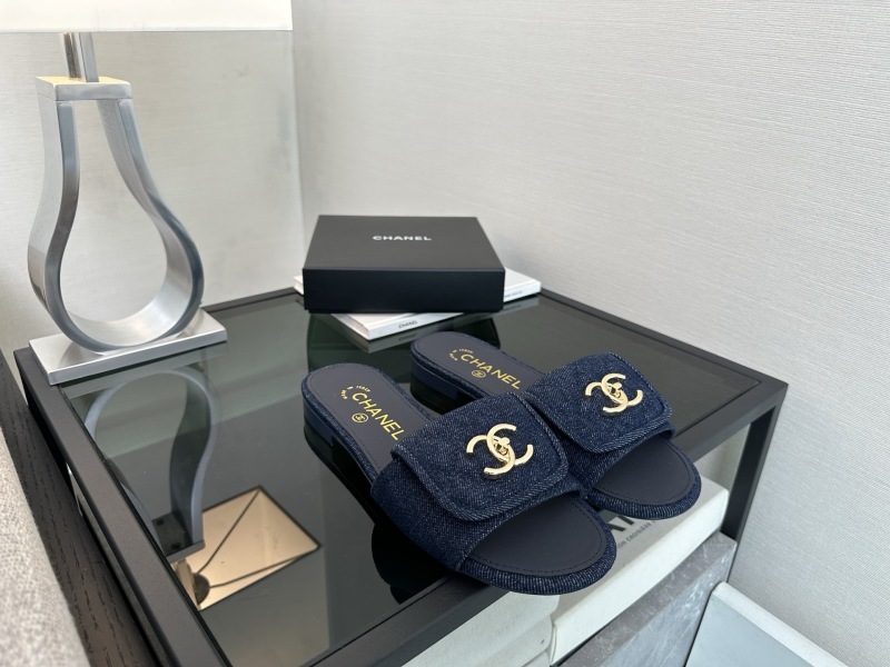 Женские шлёпанцы Chanel из джинсового материала