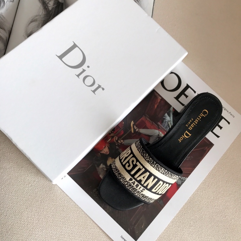 Черные женские шлепки с вышивкой Christian Dior