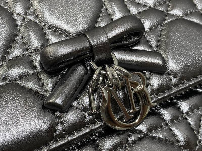 Черная сумка Dior с цепочкой и ручкой