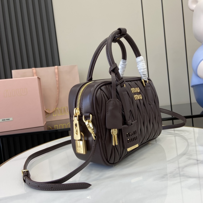 Сумка Miu Miu коричневая с золотой фурнитурой