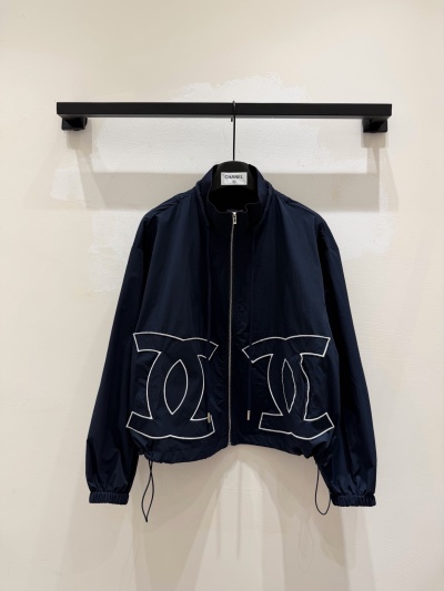 Куртка Chanel с контрастной вышивкой