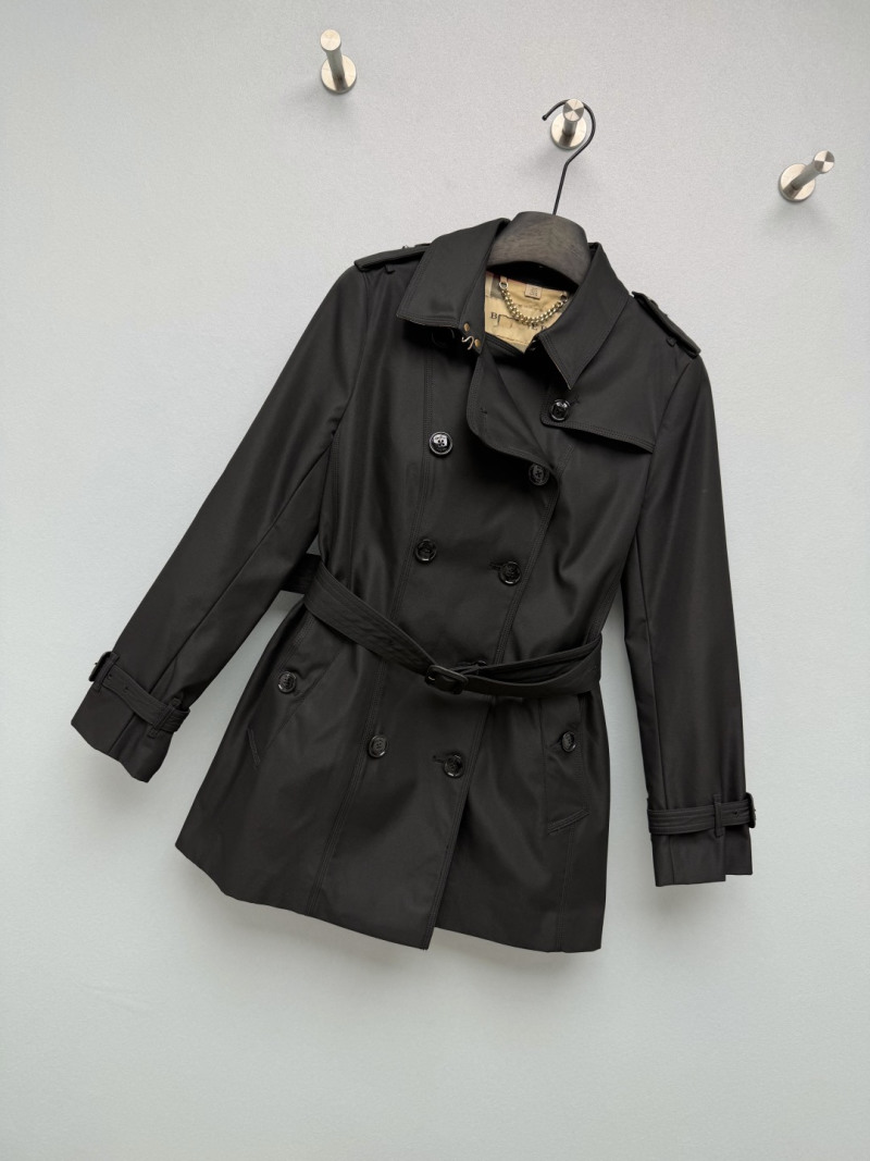 Черное пальто Burberry с поясом