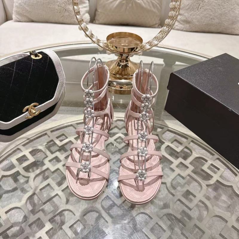 Плоские розовые босоножки с декором в виде цветов Chanel