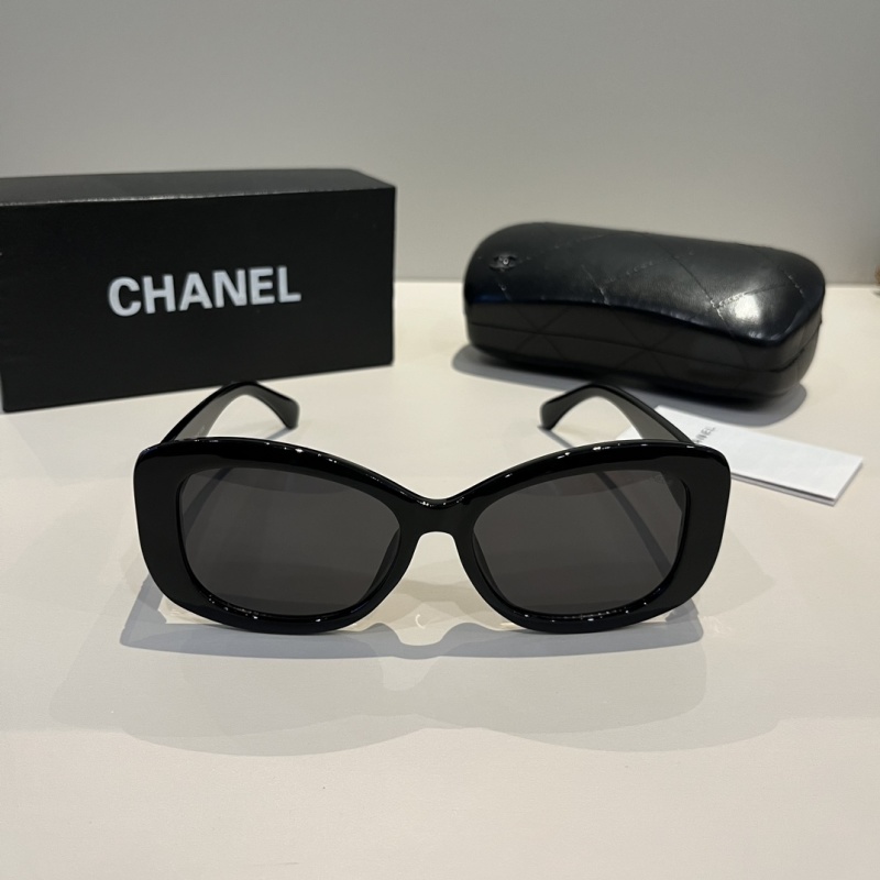 Солнцезащитные очки Chanel