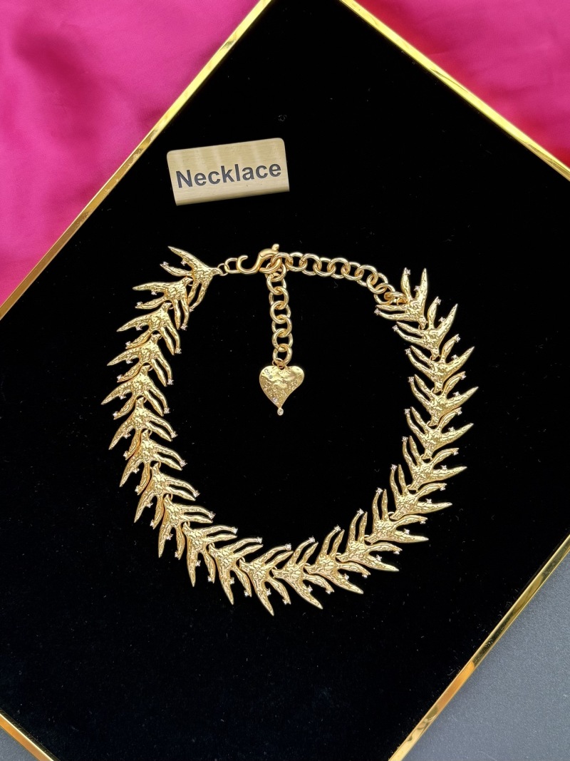 Золотистое колье с листьями Schiaparelli