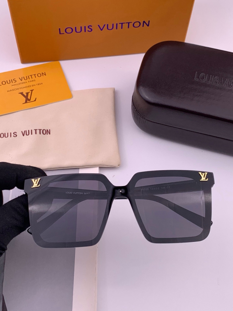 Солнцезащитные очки большого размера Louis Vuitton