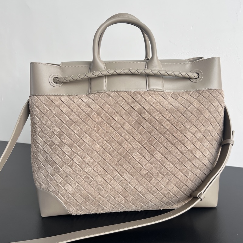 Сумка Bottega Veneta Andiamo из замши и кожи