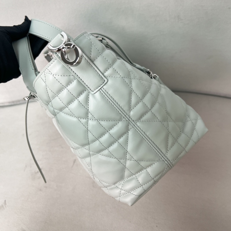 Сумка D.Toujours среднего размера с серебристой фурнитурой Dior