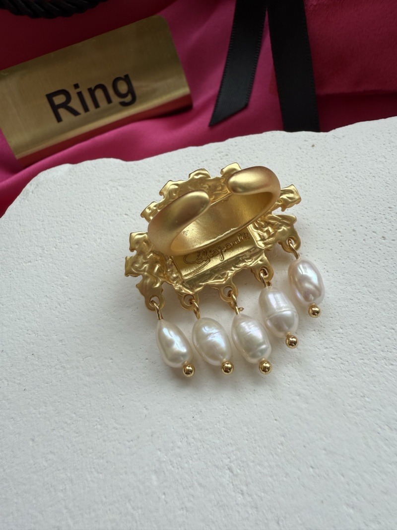 Кольцо с глазом и жемчугом Schiaparelli