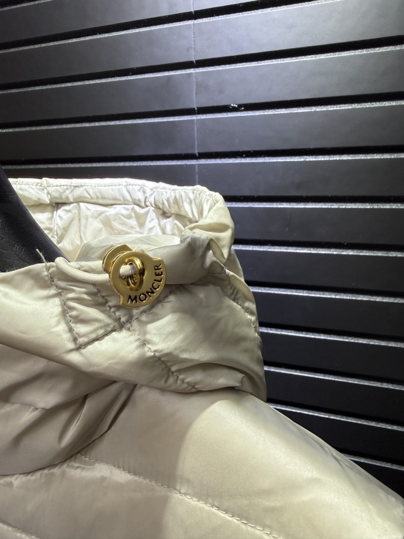 Пуховик Moncler