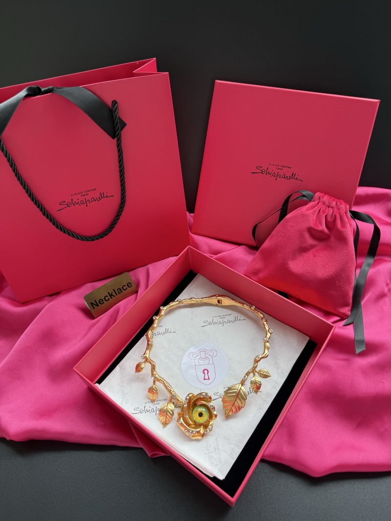 Нарядное колье с цветком Schiaparelli