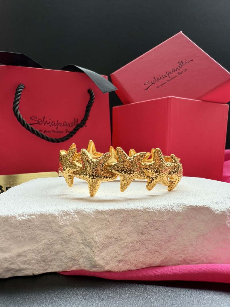 Золотистый браслет в виде звезды Schiaparelli