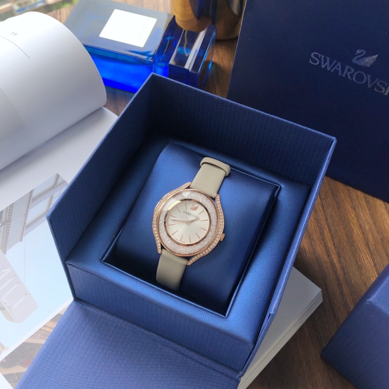 Часы Swarovski