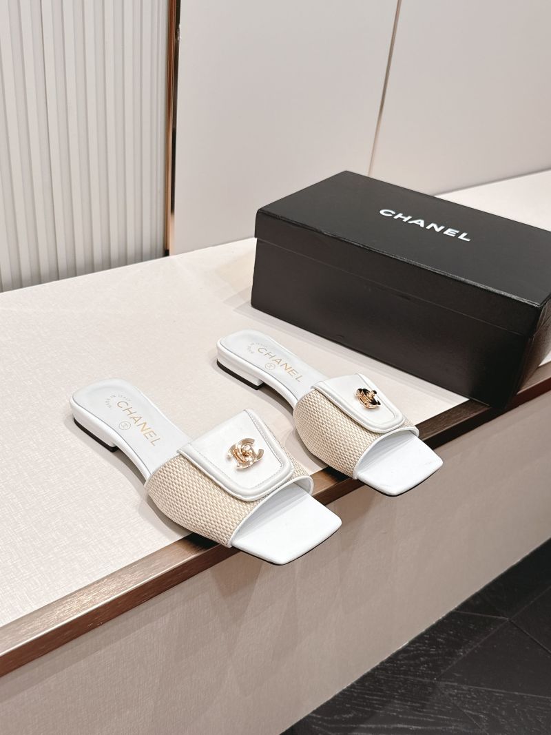 Женские сабо Chanel с классическим замком