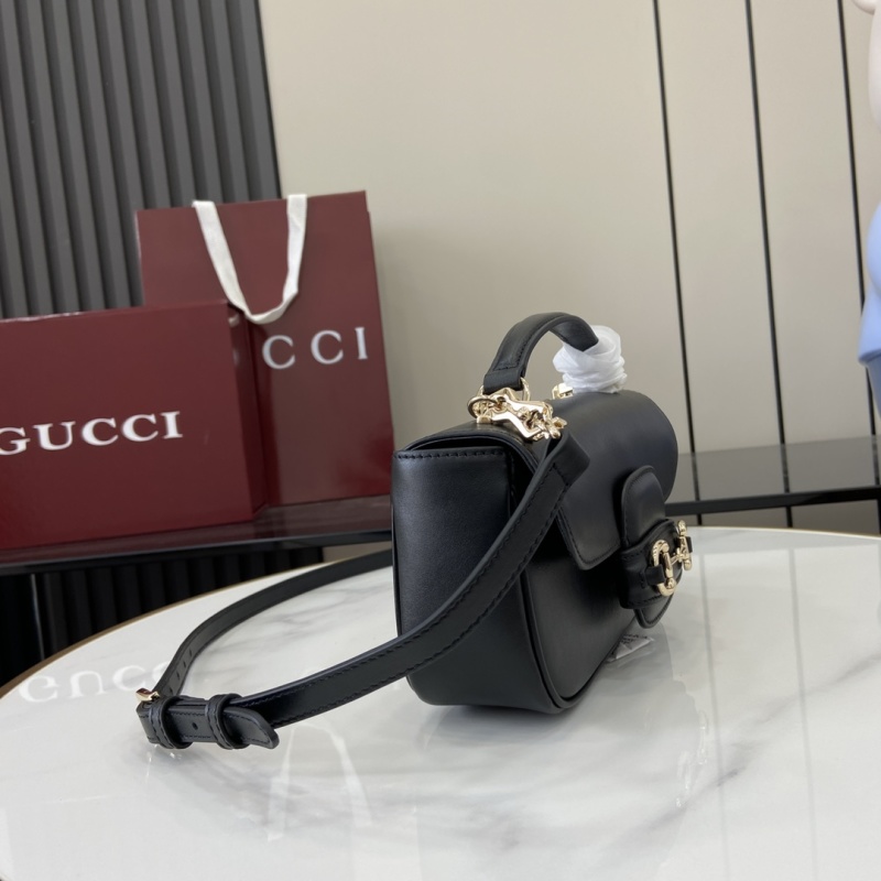 Черная сумка Gucci с золотой фурнитурой