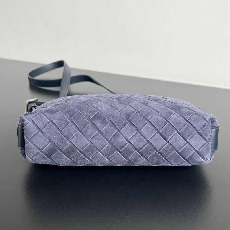 Сумка-кроссбоди Bottega Veneta из плетеной замши