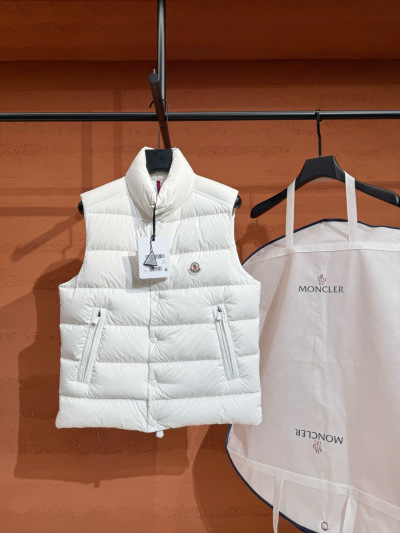 Жилет Moncler