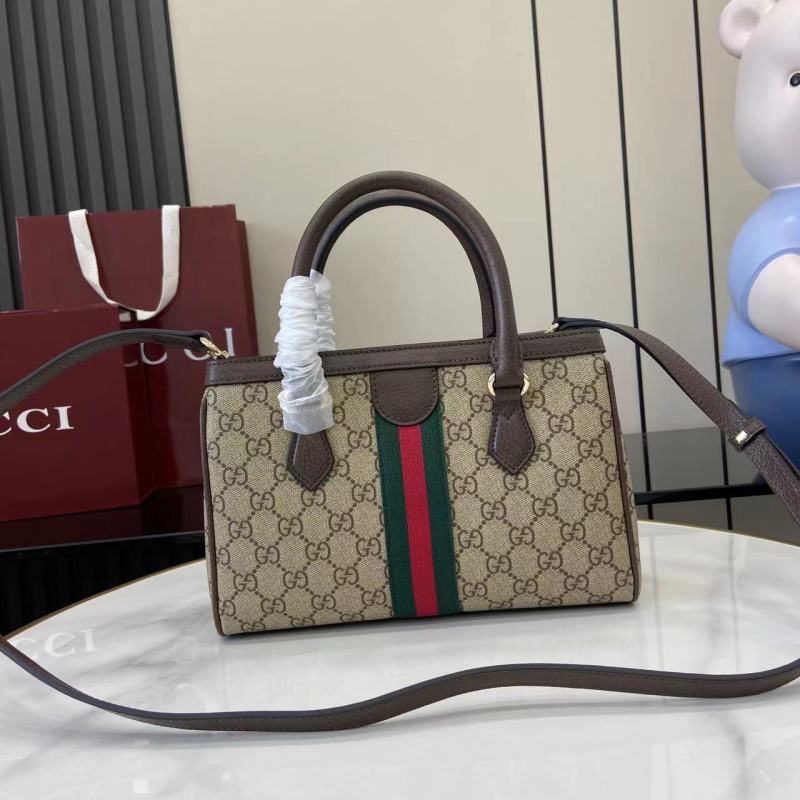 Сумка Gucci с монограммой и красной полосой