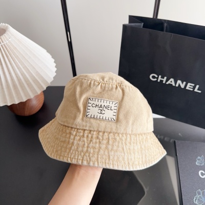Кепка-ведро бежевая Chanel