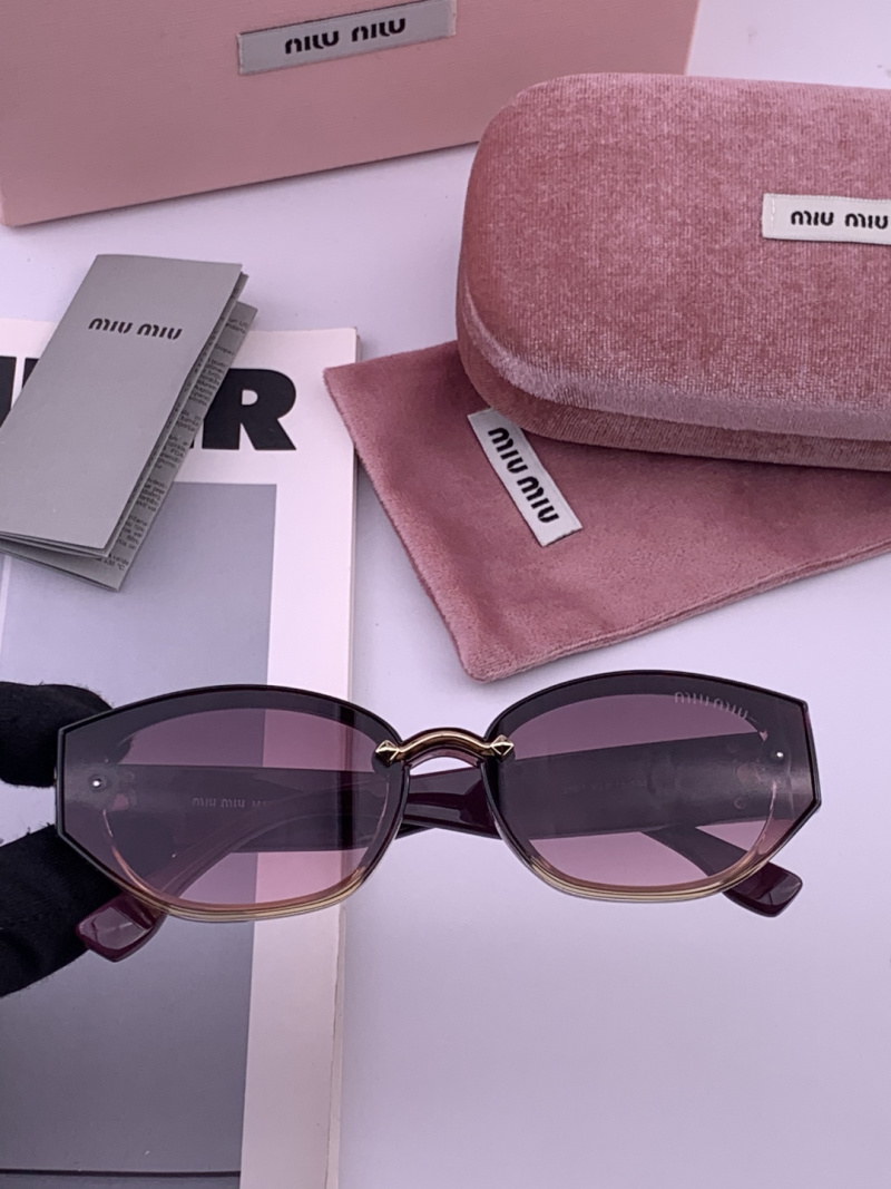 Солнечные очки Miu Miu модель M7350