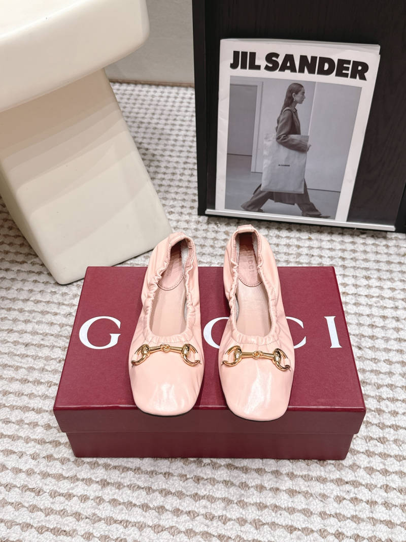 Женские балетки с декоративной цепочкой Gucci