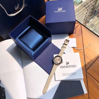 Часы Swarovski