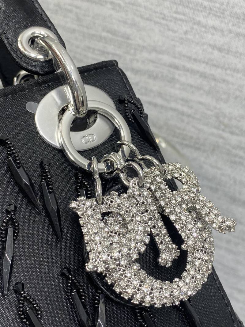 Черная сумка Lady Dior с декором