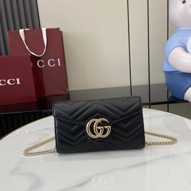 Черная сумка-клатч Gucci с цепочкой