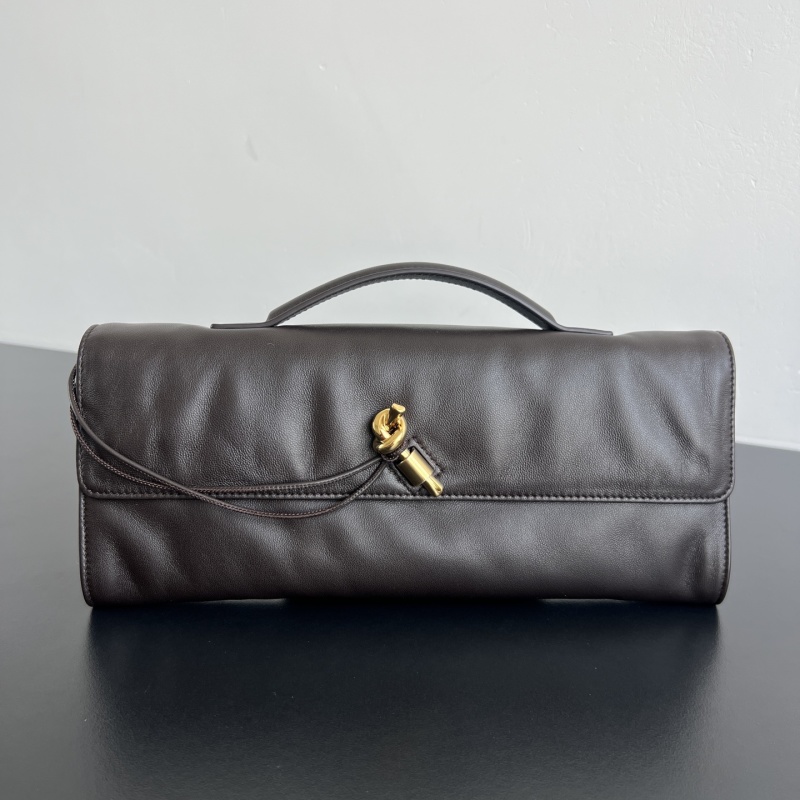 Сумка-клатч Bottega Veneta из кожи с узлом