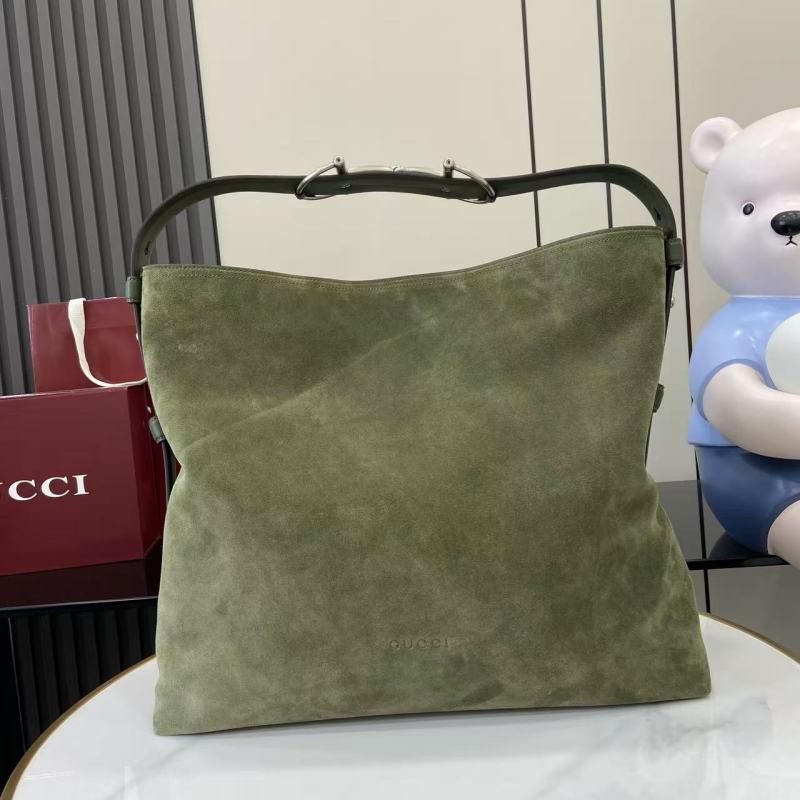 Сумка Gucci из замши с металлической ручкой