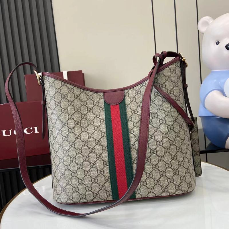 Сумка Gucci с монограммой и красной полосой