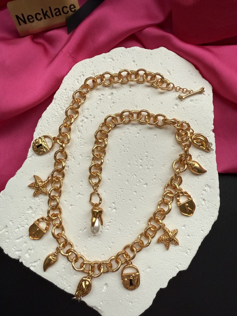 Золотистое колье с подвесками Schiaparelli