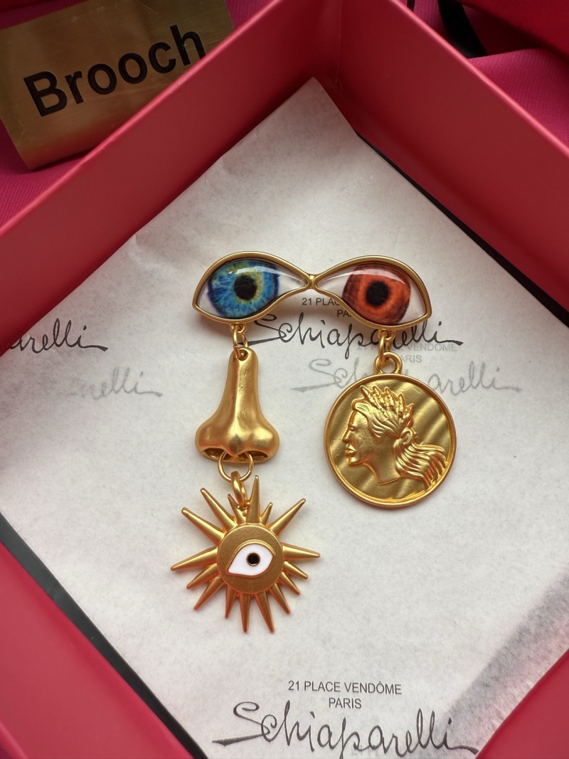 Брошь Schiaparelli с глазами и солнцем