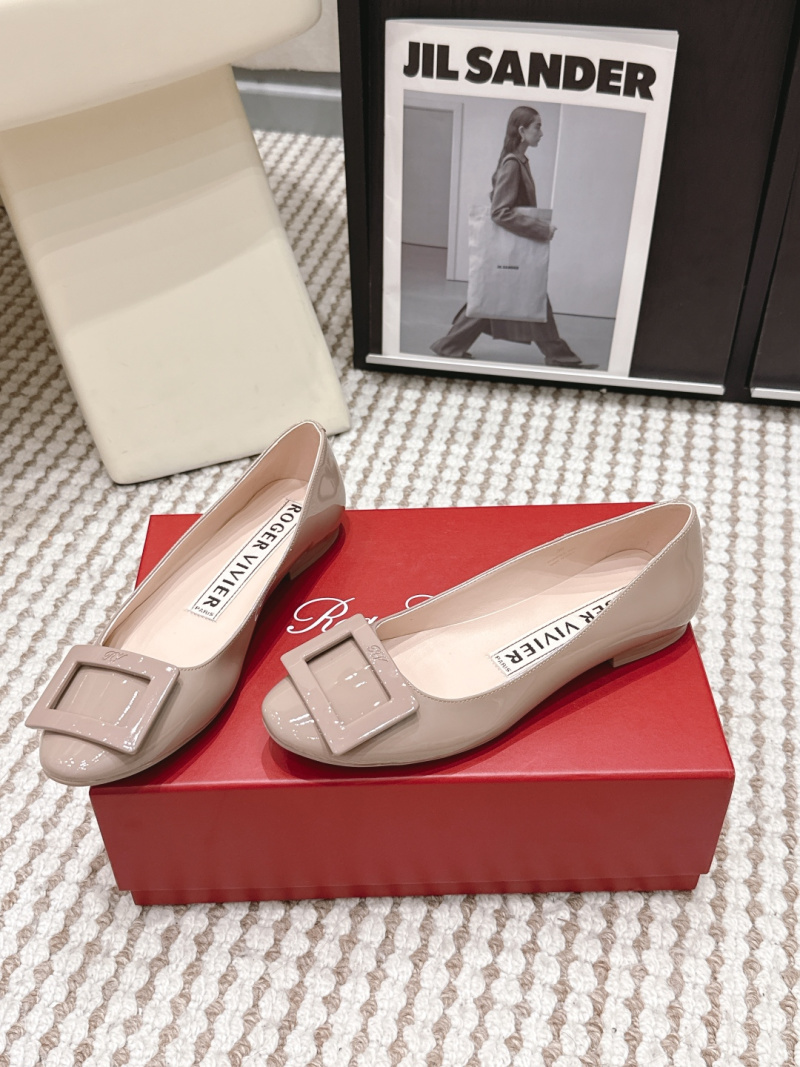 Женские туфли Roger Vivier на каблуке с декоративной пряжкой