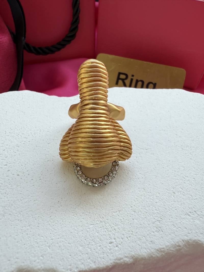 Золотистое кольцо с кристаллами Schiaparelli