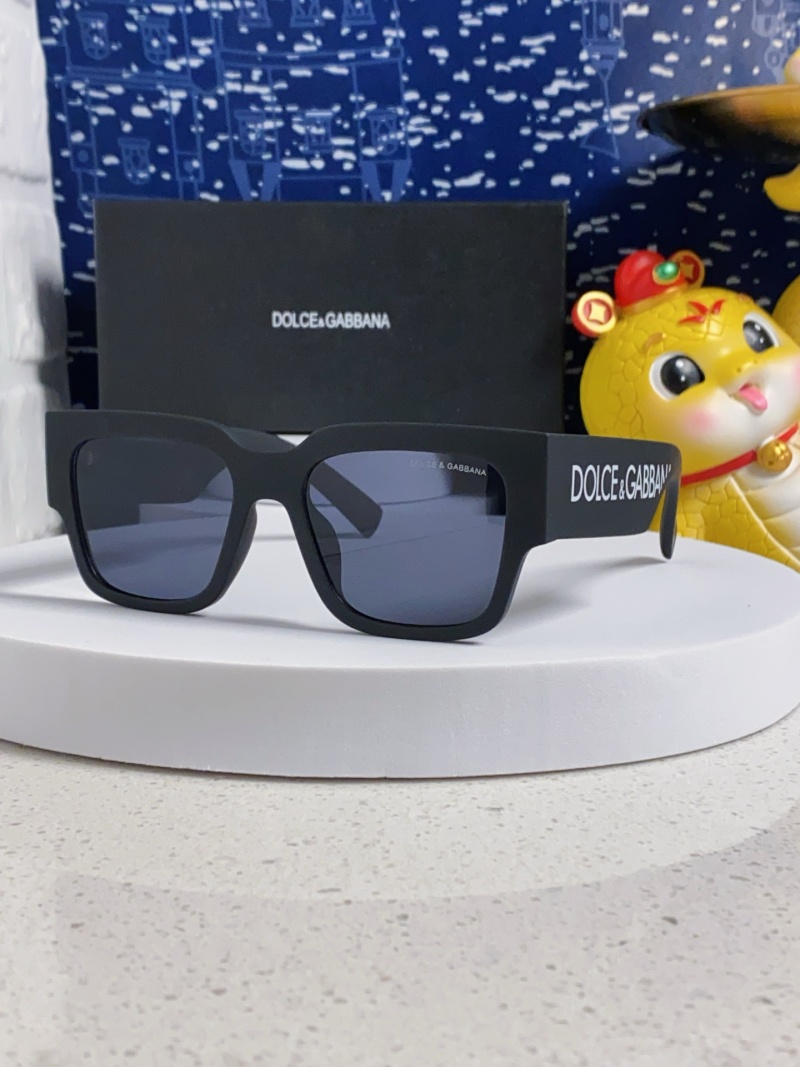 Солнцезащитные очки Dolce & Gabbana черные квадратные