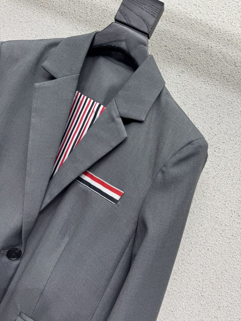 Пиджак серого цвета с фирменной тесьмой Thom Browne