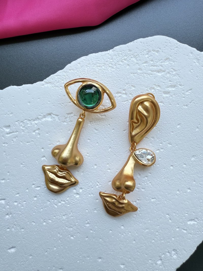 Серьги в виде уха и глаза с зелёным камнем Schiaparelli