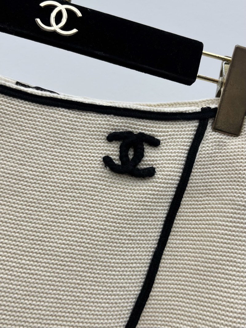Юбка женская из твида бежевого цвета с черной окантовкой Chanel