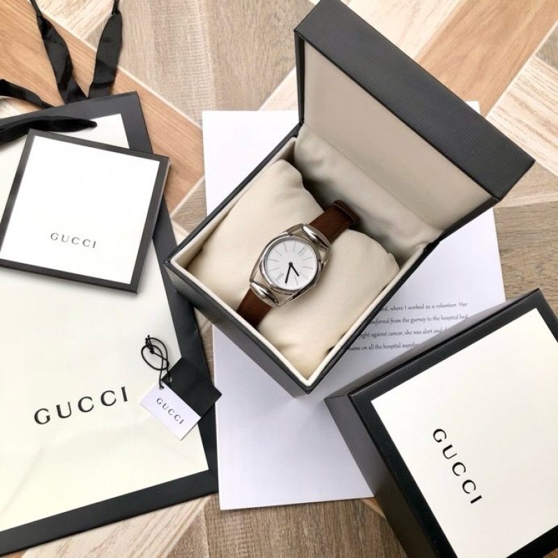 Часы Gucci
