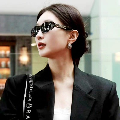 Солнцезащитные очки Dior квадратной формы