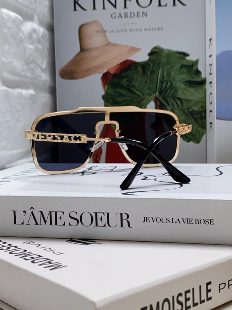 Солнцезащитные очки Versace
