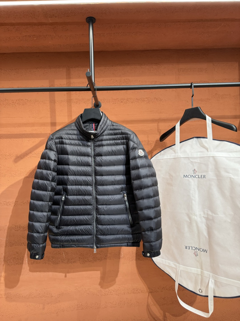 Пуховик Moncler