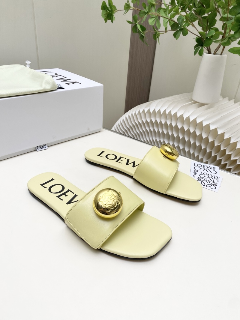 Женские кожаные сандалии Loewe с металлическим декором