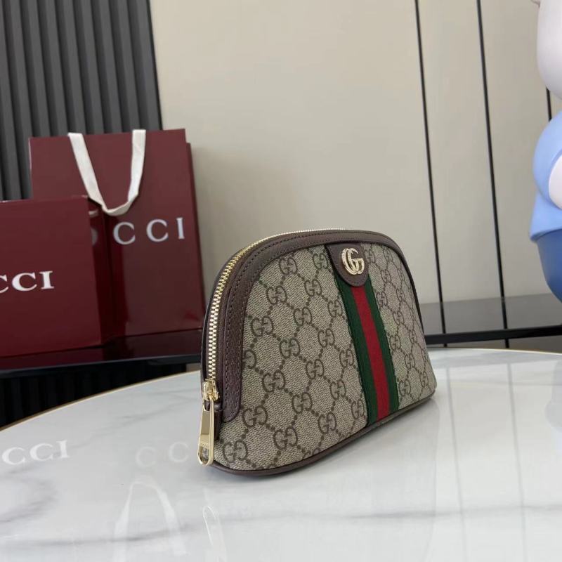 Косметичка Gucci с монограммой и полосой
